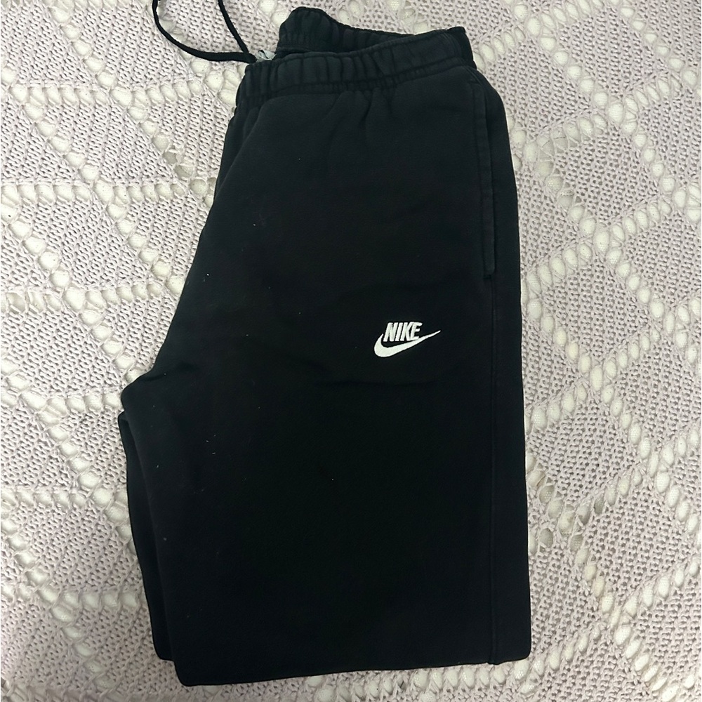 • black nike sweats w
